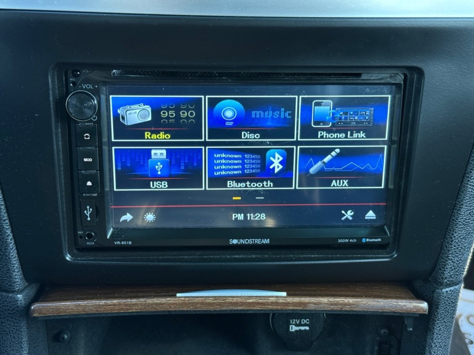 Used 2017 Chrysler 300 C Platinum image 25