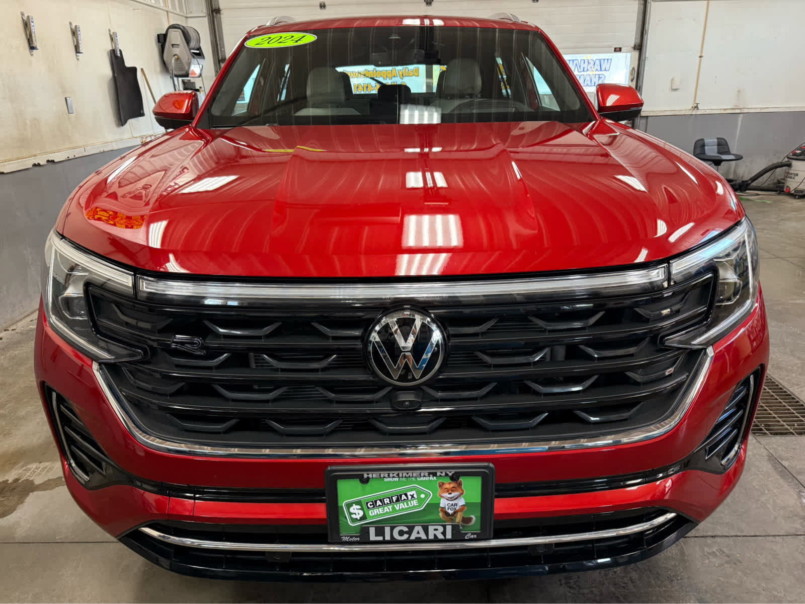 Used 2024 Volkswagen Atlas Cross Sport SEL Premium R-Line image 2