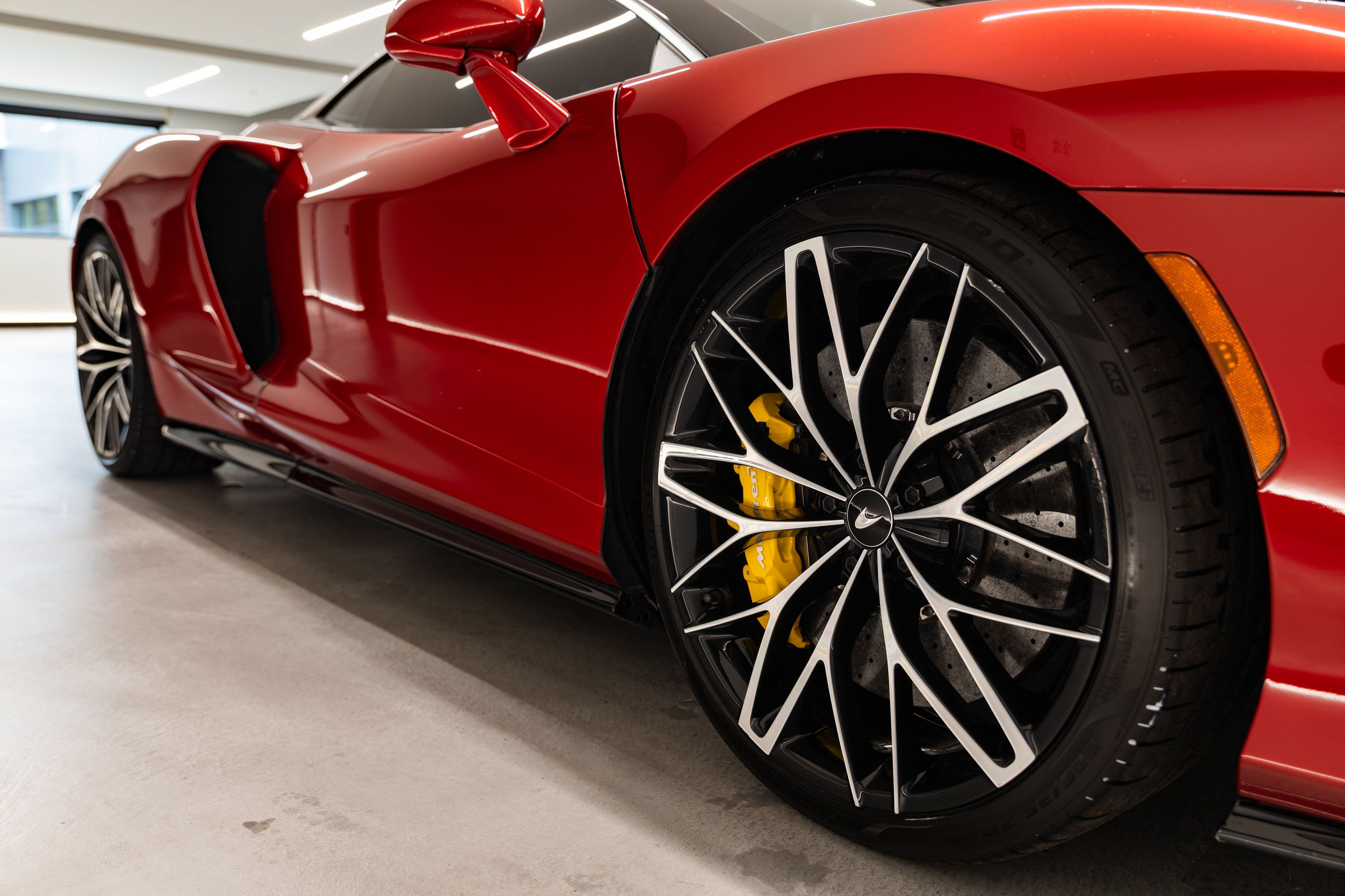 Used 2023 McLaren GT RWD image 8