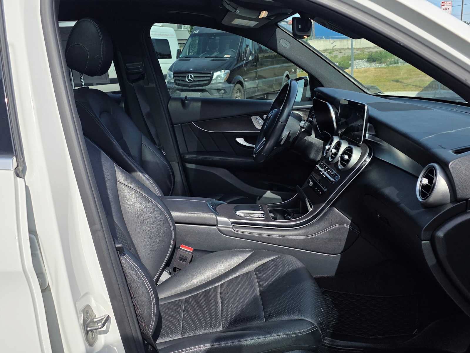 Used 2020 Mercedes-Benz GLC 300 4MATIC image 11