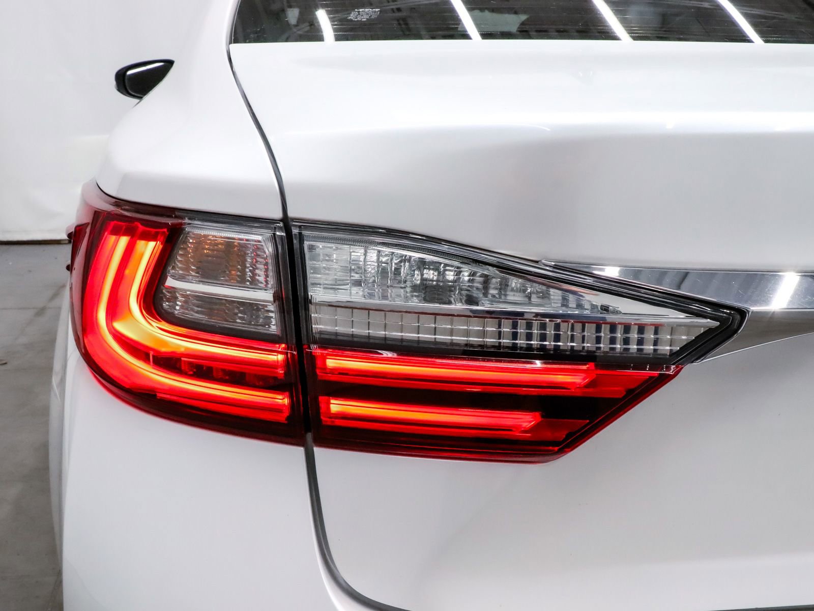 Used 2016 Lexus ES 350 w/ Luxury Package w/Wood Trim image 49