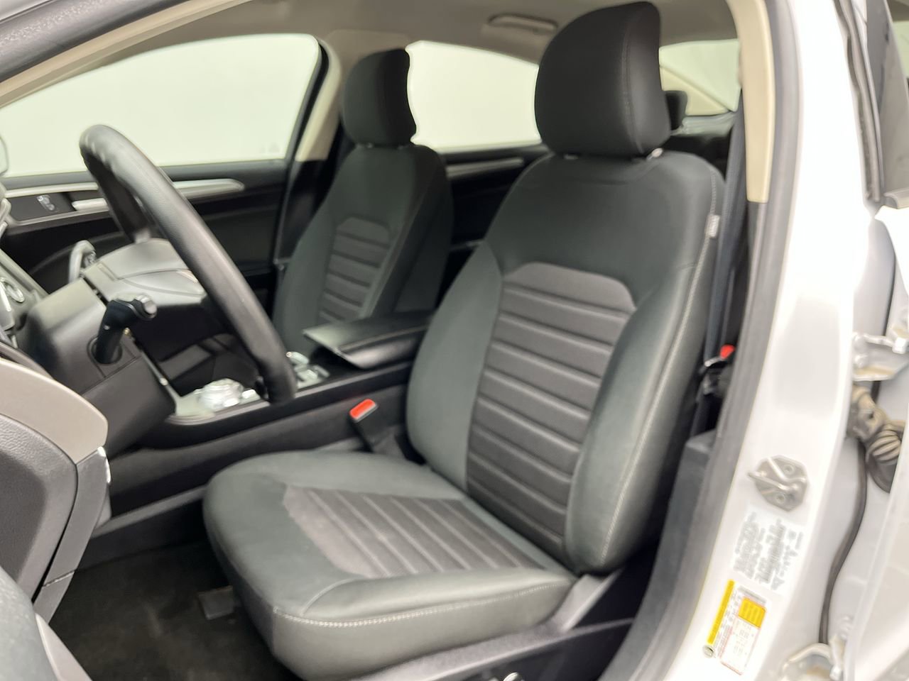 Used 2019 Ford Fusion SE FWD image 10