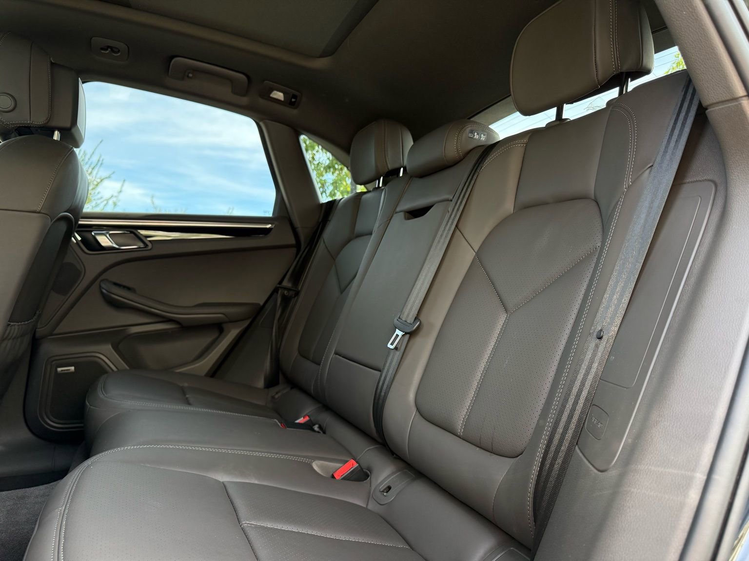 Used 2025 Porsche Macan image 29