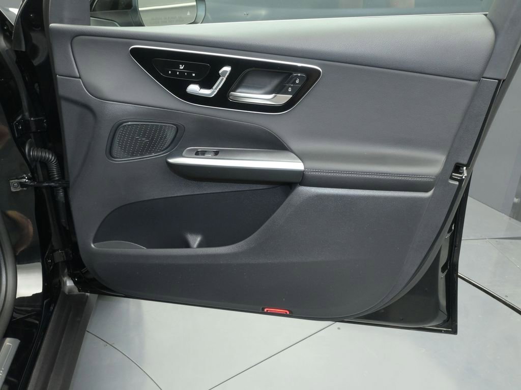 Used 2026 Mercedes-Benz GLC 300 4MATIC image 21