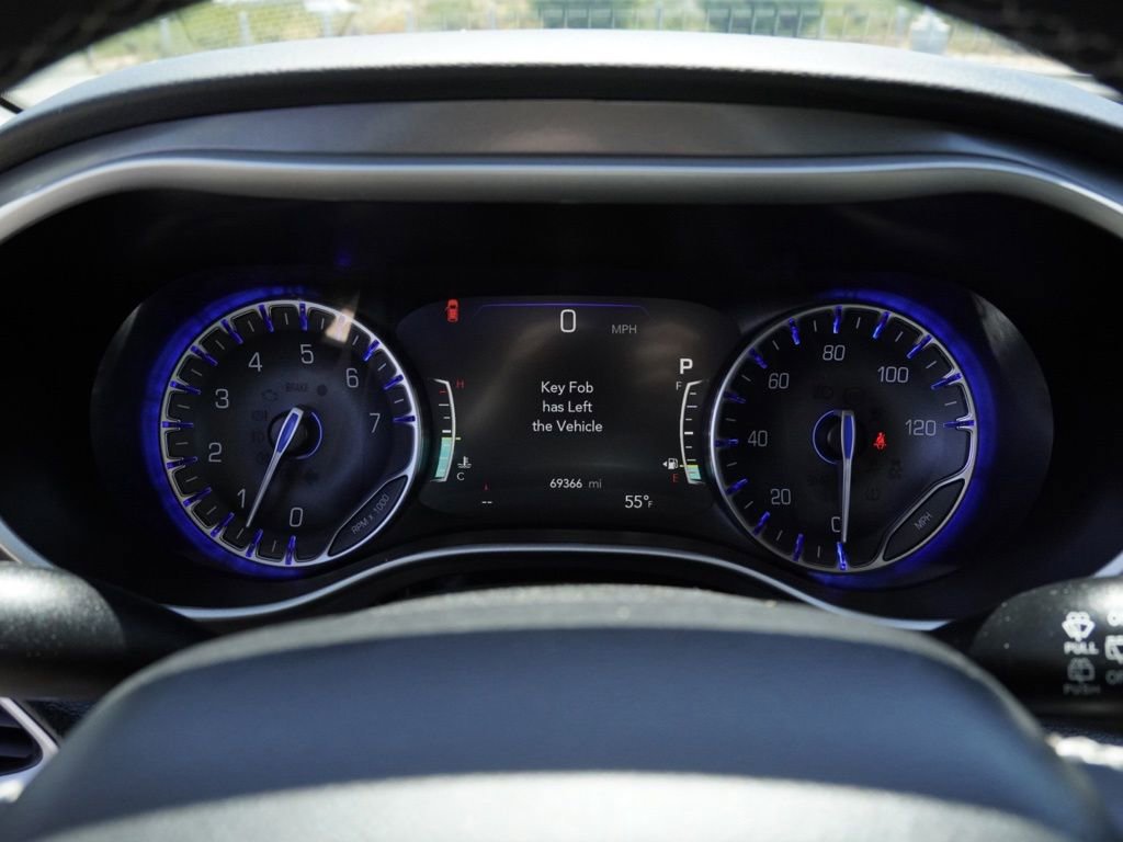 Certified 2023 Chrysler Pacifica Touring-L FWD image 14