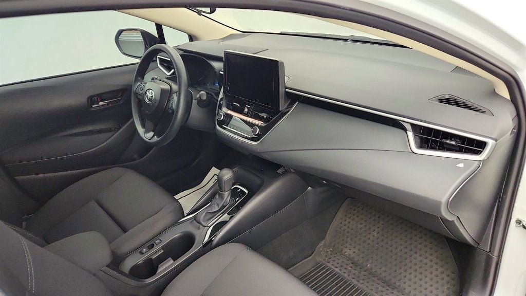 Used 2025 Toyota Corolla LE w/ LE Premium Package FWD image 23