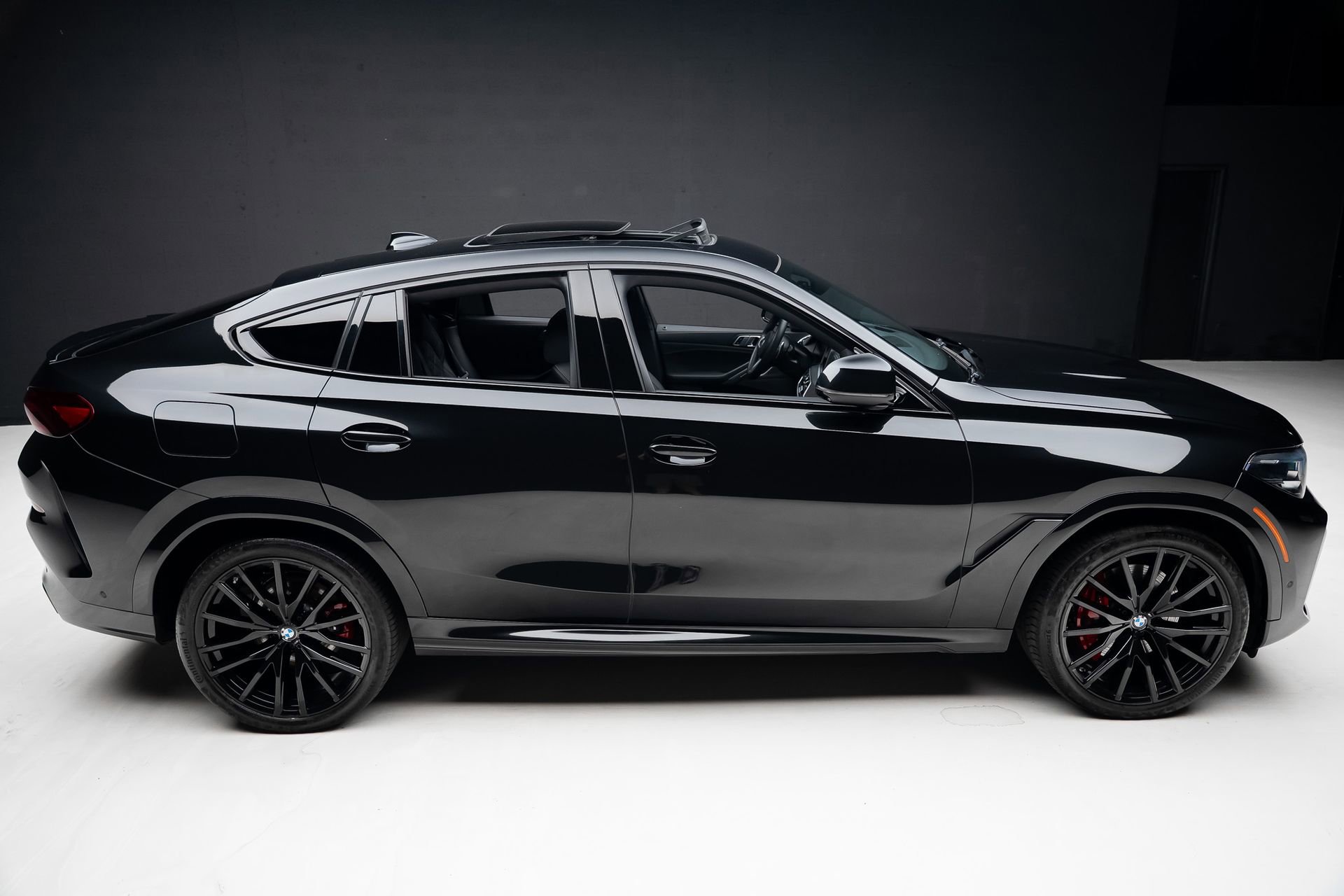 Used 2023 BMW X6 xDrive40i w/ M Sport Package AWD/4WD image 34
