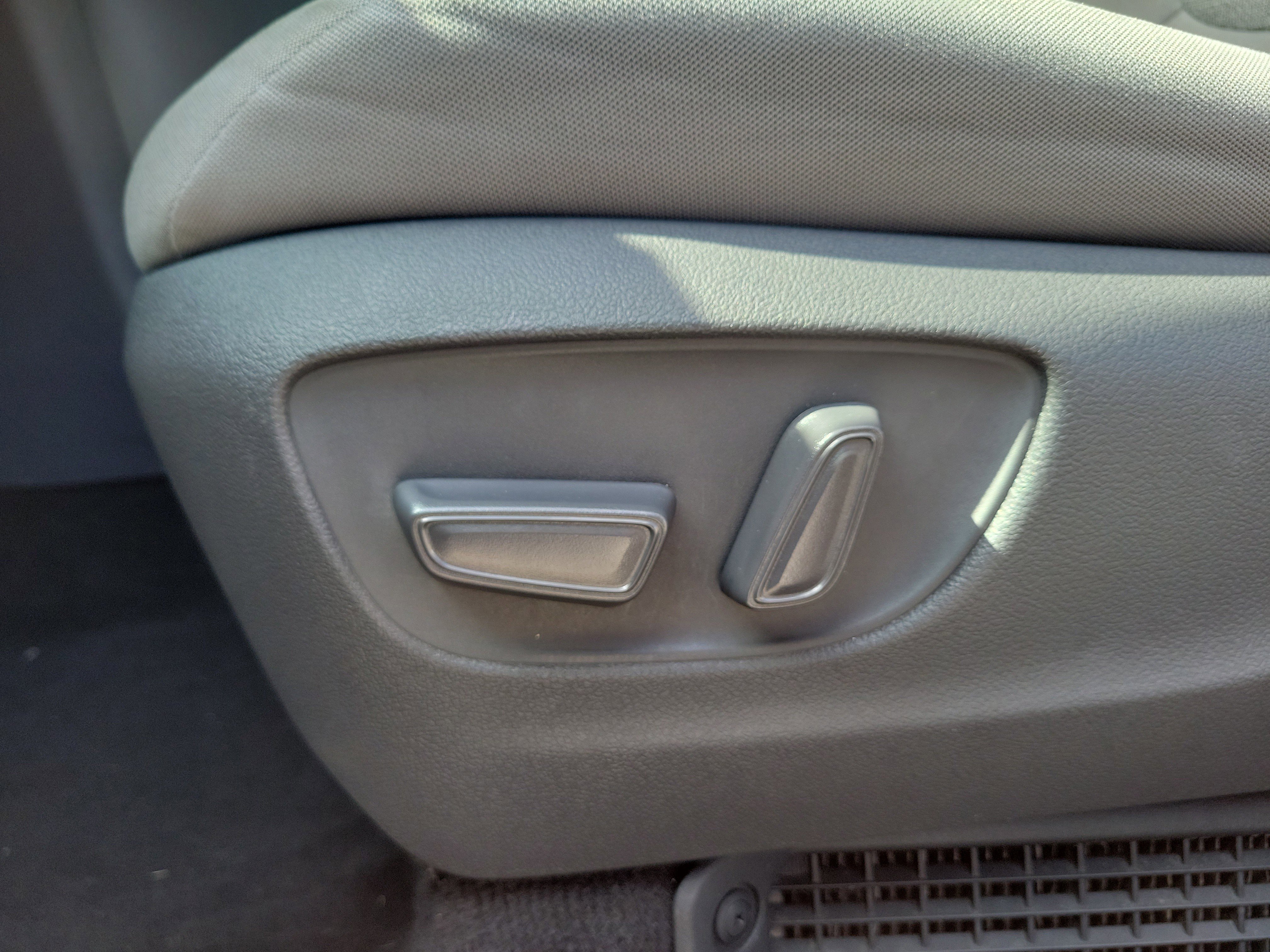 Used 2021 Toyota Sienna LE image 17