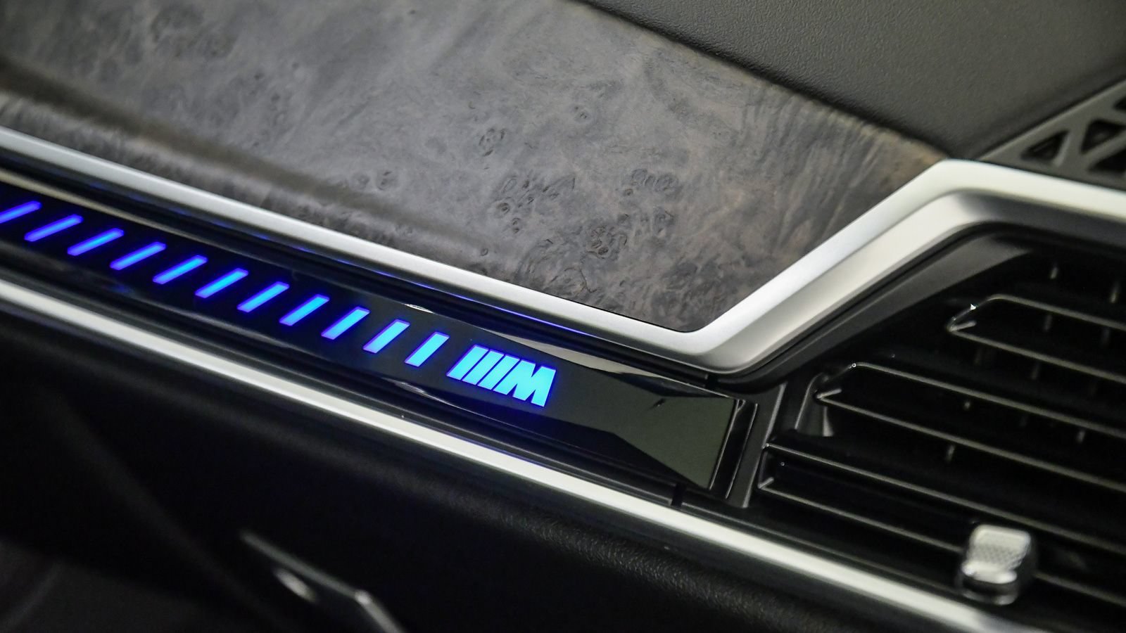Used 2024 BMW X7 M60i w/ Climate Comfort Package AWD/4WD image 18