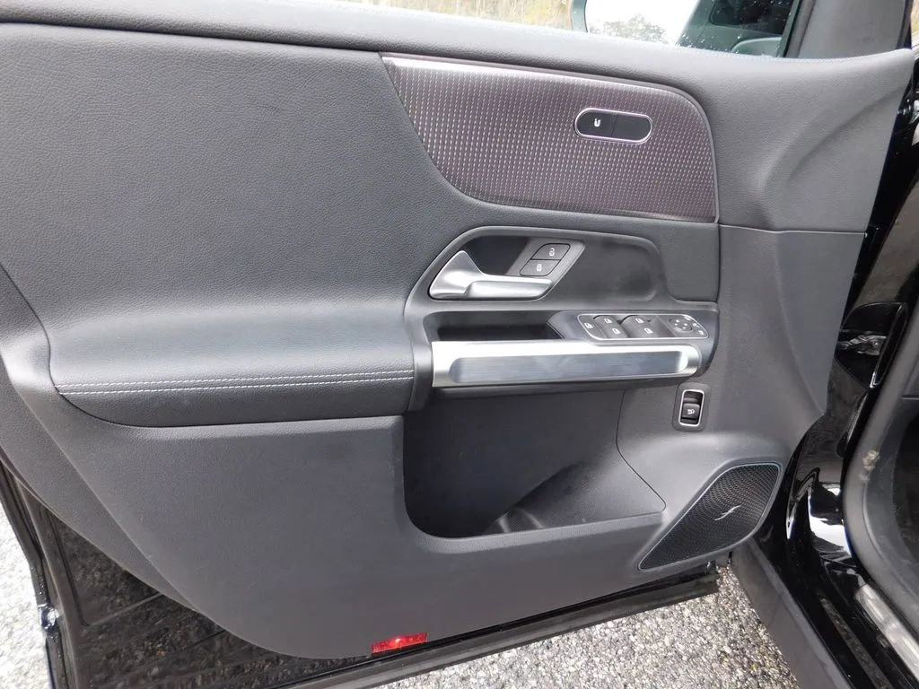 Used 2022 Mercedes-Benz EQB 350 4MATIC image 14