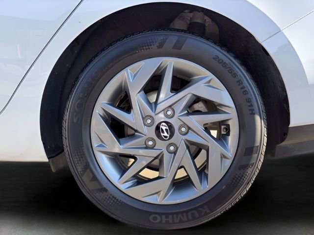 Used 2024 Hyundai Elantra SEL image 9
