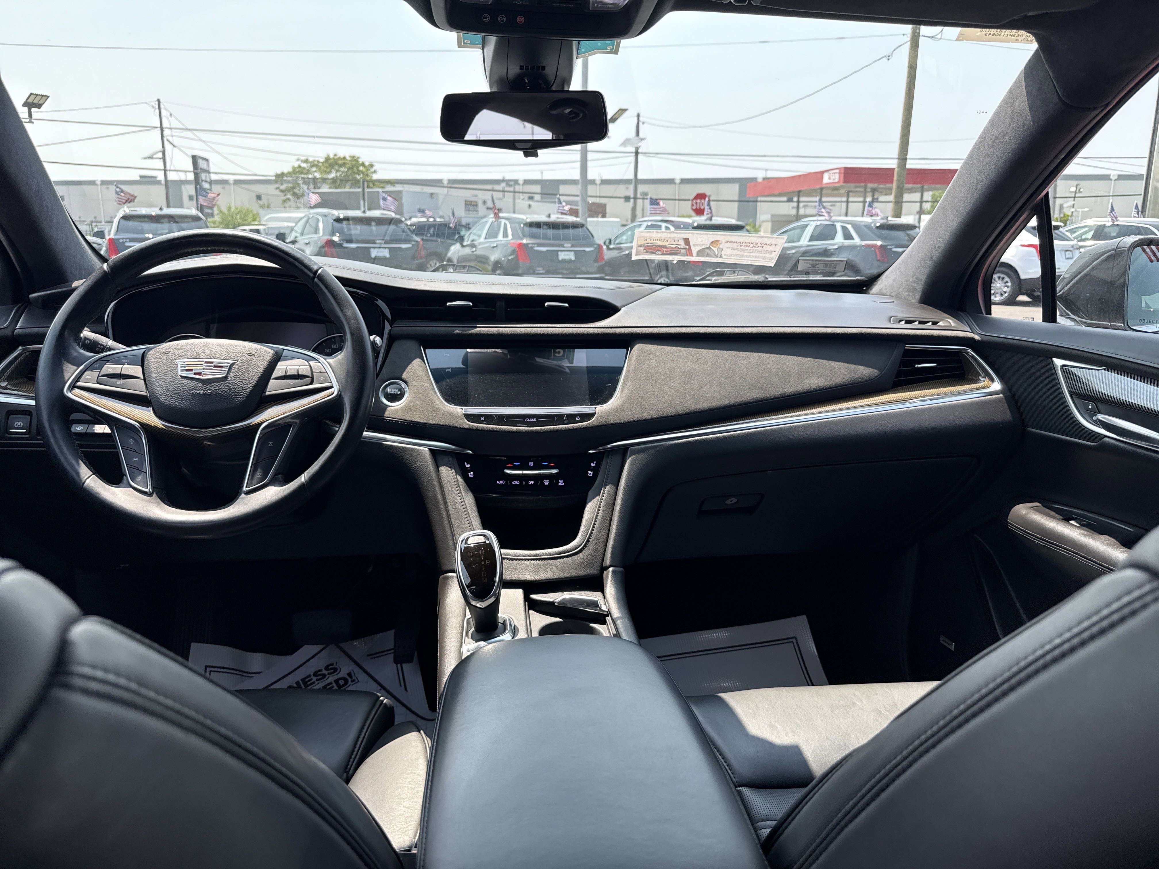 Used 2017 Cadillac XT5 Platinum w/ Driver Assist Package image 27