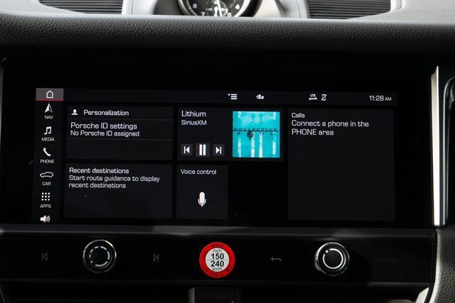 Used 2022 Porsche Macan w/ Premium Package Plus image 17