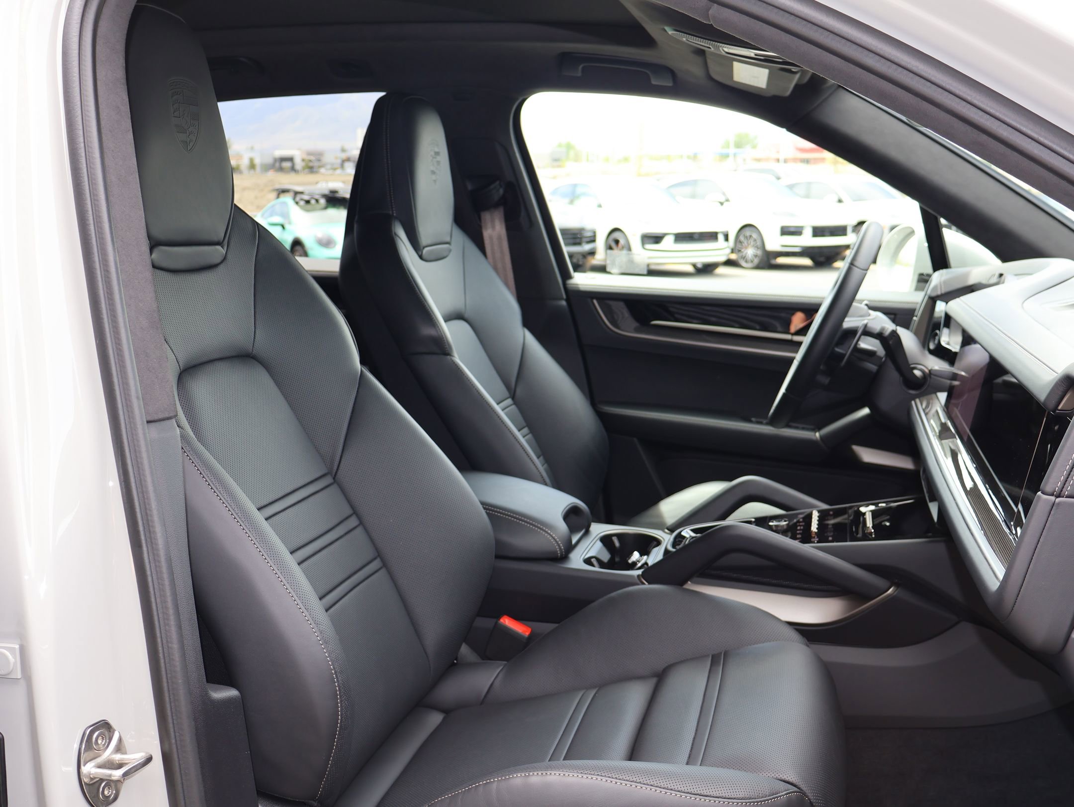 Used 2025 Porsche Cayenne Turbo image 26