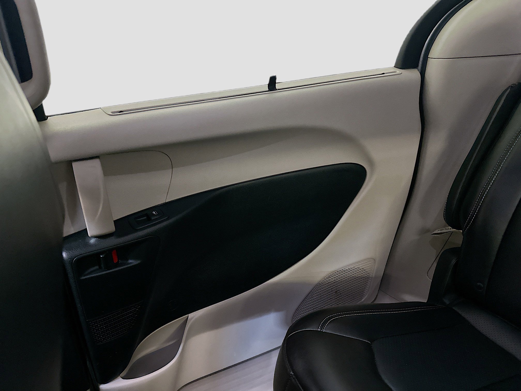 Used 2024 Chrysler Pacifica Touring-L FWD image 32