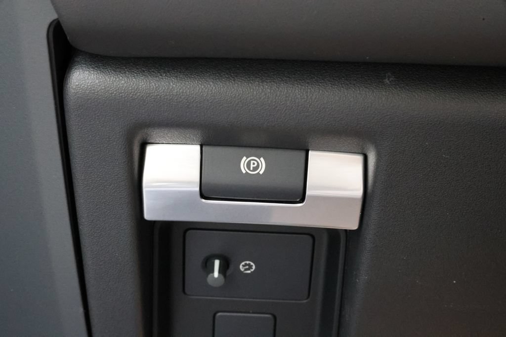 New 2026 Land Rover Defender 110 X-Dynamic SE AWD/4WD image 12