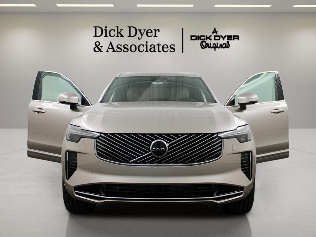 New 2026 Volvo XC90 B6 Core image 7