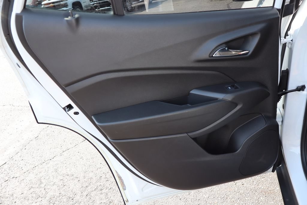 Used 2024 Chevrolet Trax RS w/ Driver Confidence Package FWD image 24