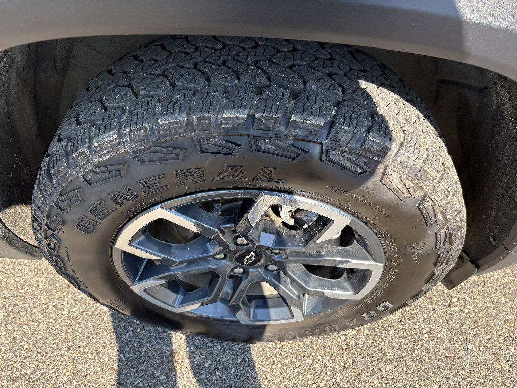 Used 2025 Chevrolet Equinox ACTIV w/ Safety and Technology Package AWD/4WD image 12