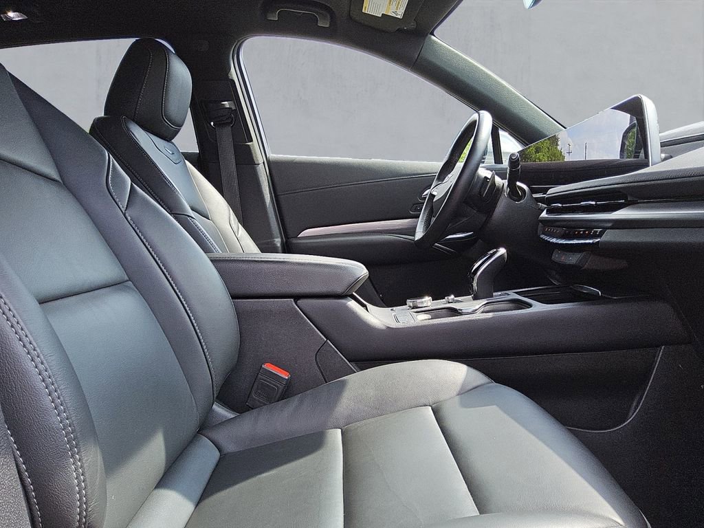 Used 2025 Cadillac XT4 Premium Luxury image 15