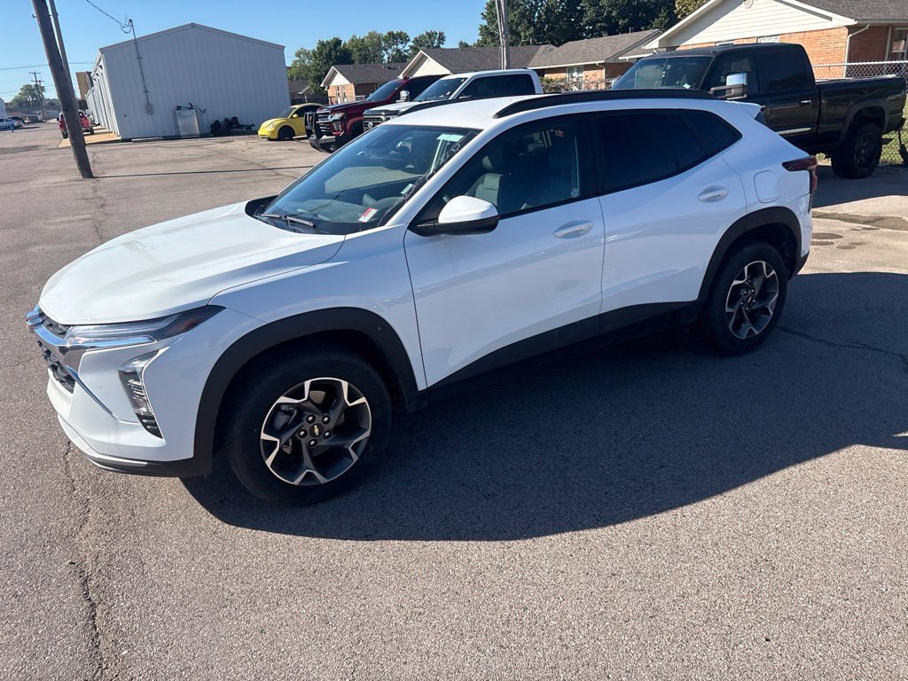 Used 2026 Chevrolet Trax LT FWD image 9