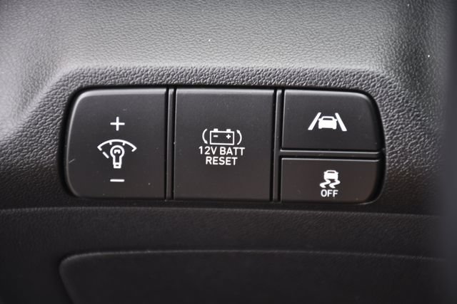 Used 2023 Hyundai Elantra Limited FWD image 19