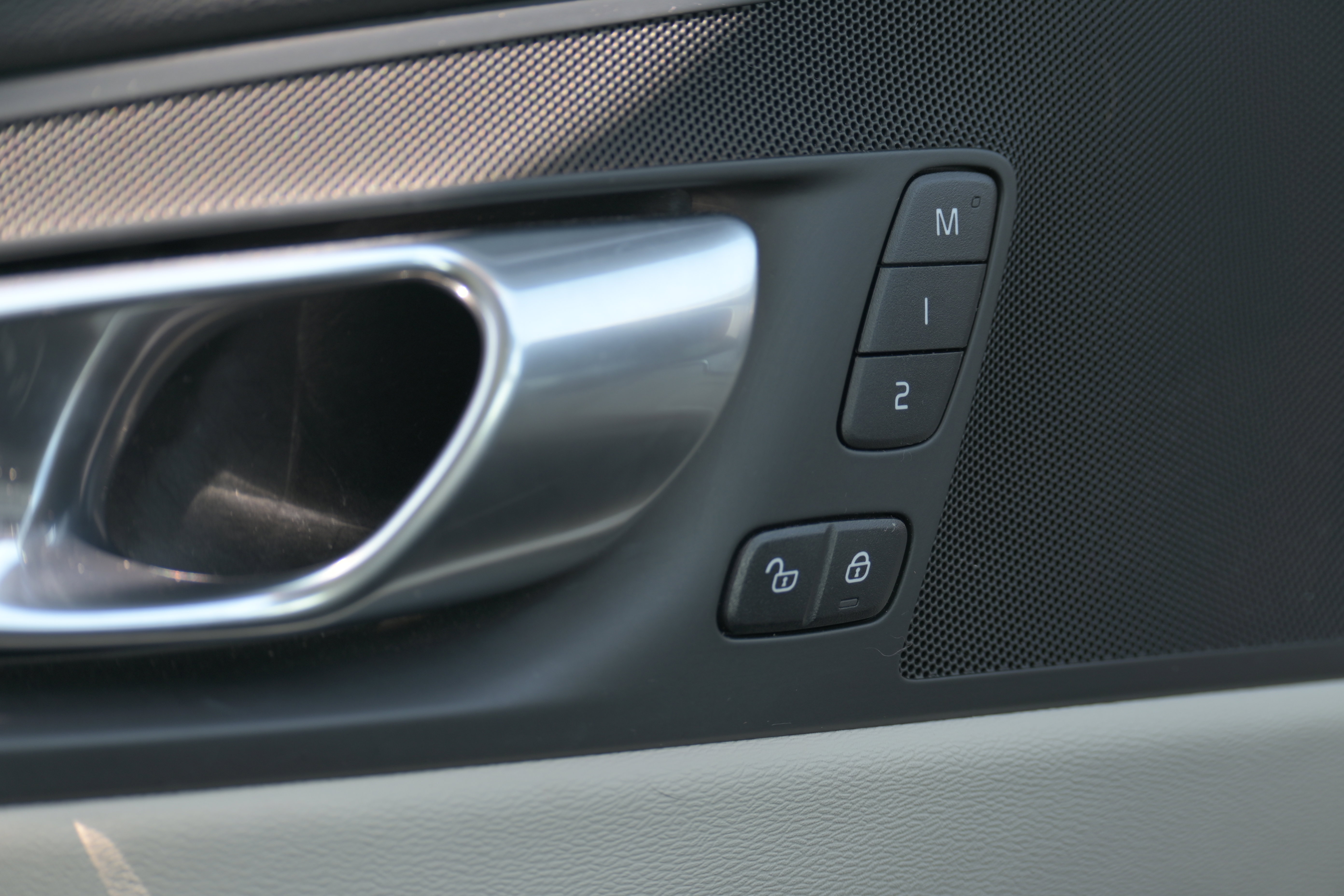 Used 2024 Volvo XC60 B5 Plus w/ Protection Package Premier image 24