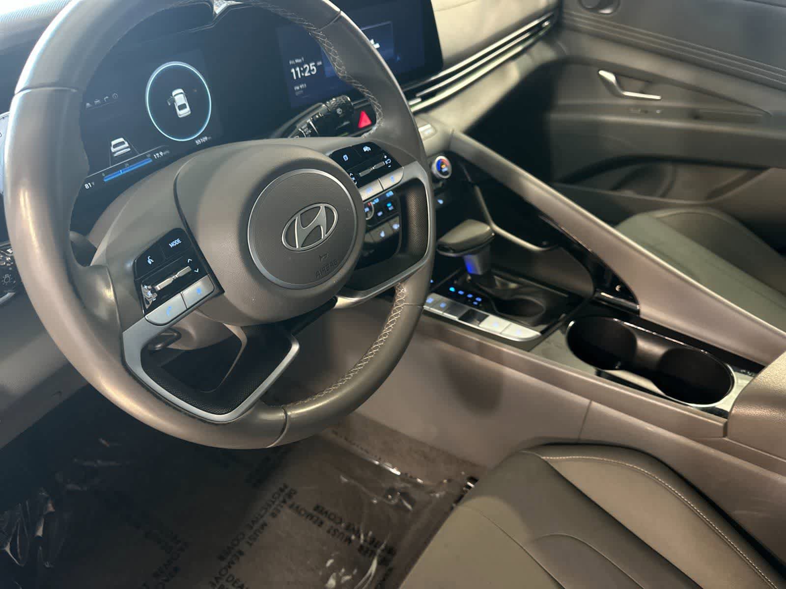Used 2025 Hyundai Elantra SEL FWD image 12
