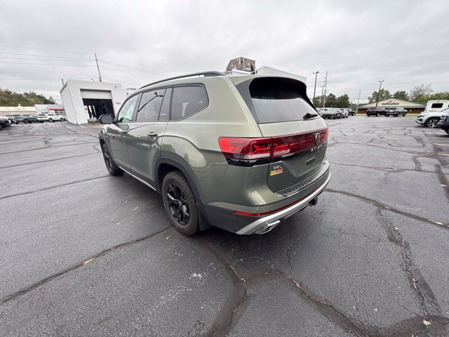 Used 2024 Volkswagen Atlas Peak Edition SEL AWD/4WD image 5