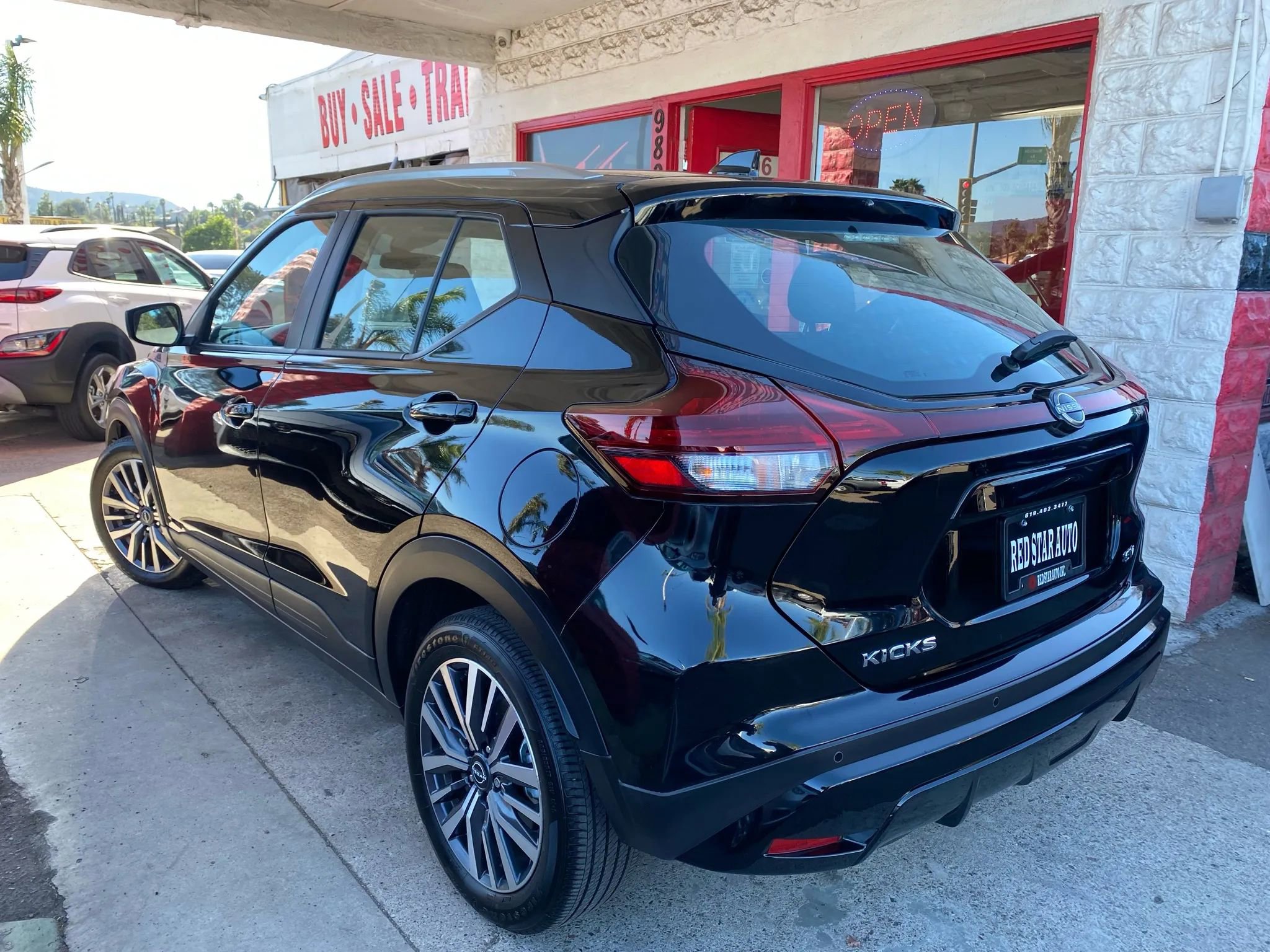 Used 2023 Nissan Kicks SV image 4