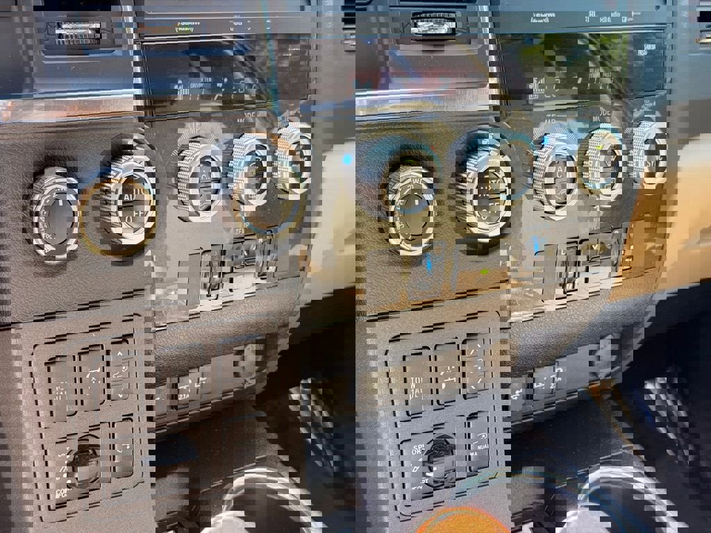 Used 2021 Toyota Sequoia Platinum AWD/4WD image 43