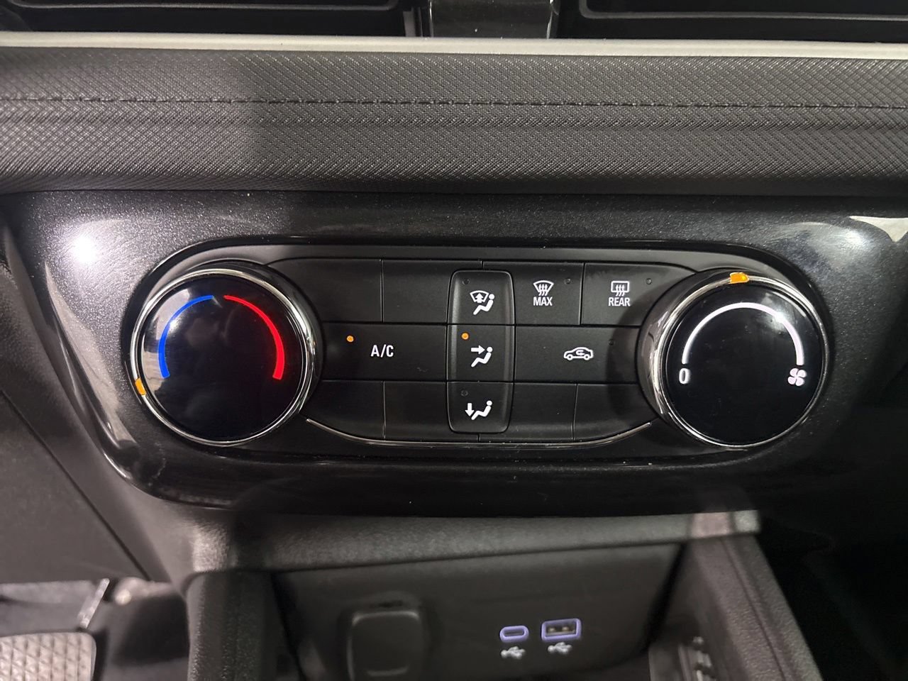 Used 2025 Chevrolet TrailBlazer LT AWD/4WD image 15