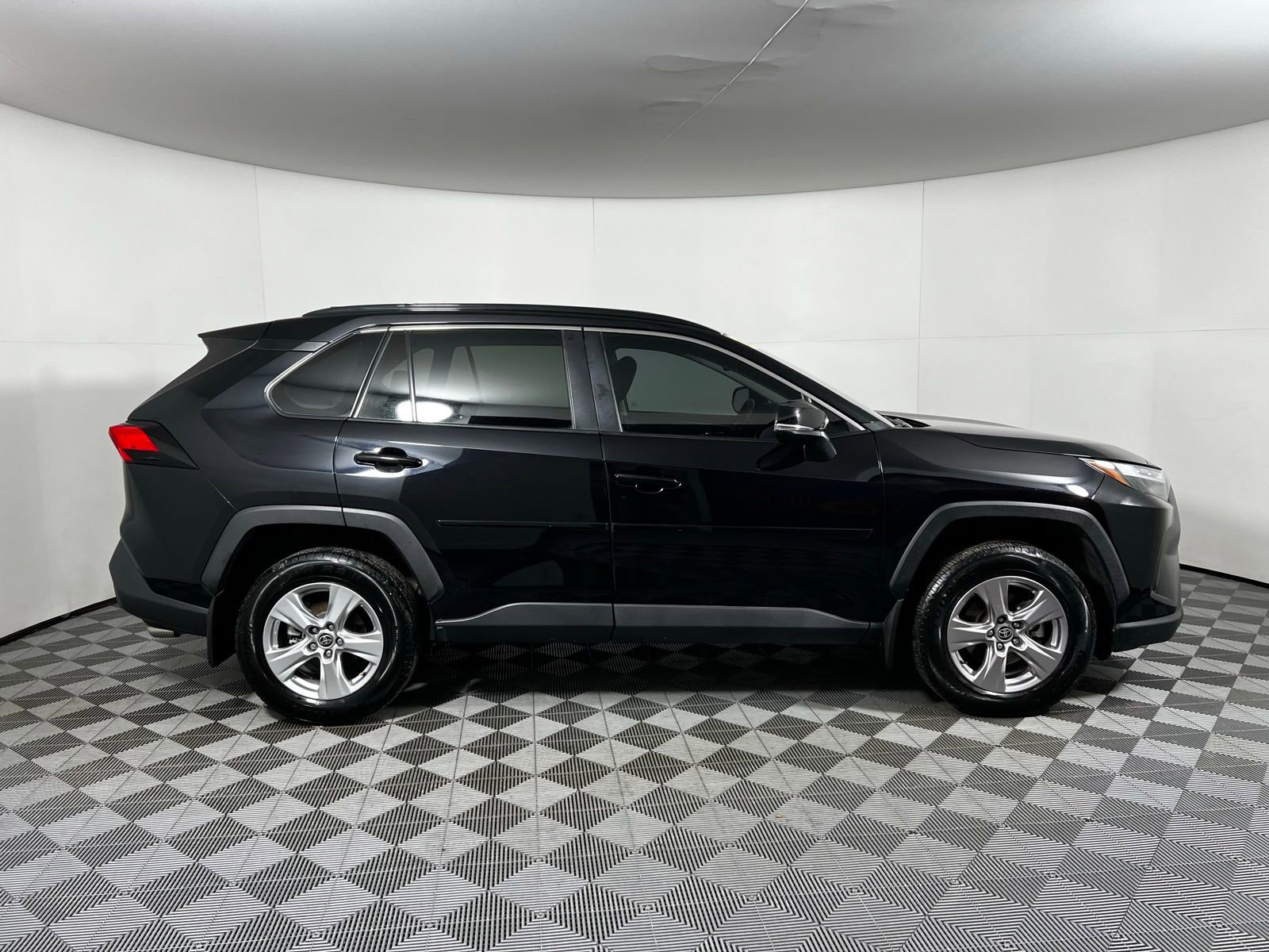 Certified 2022 Toyota RAV4 XLE w/ Convenience Package image 4