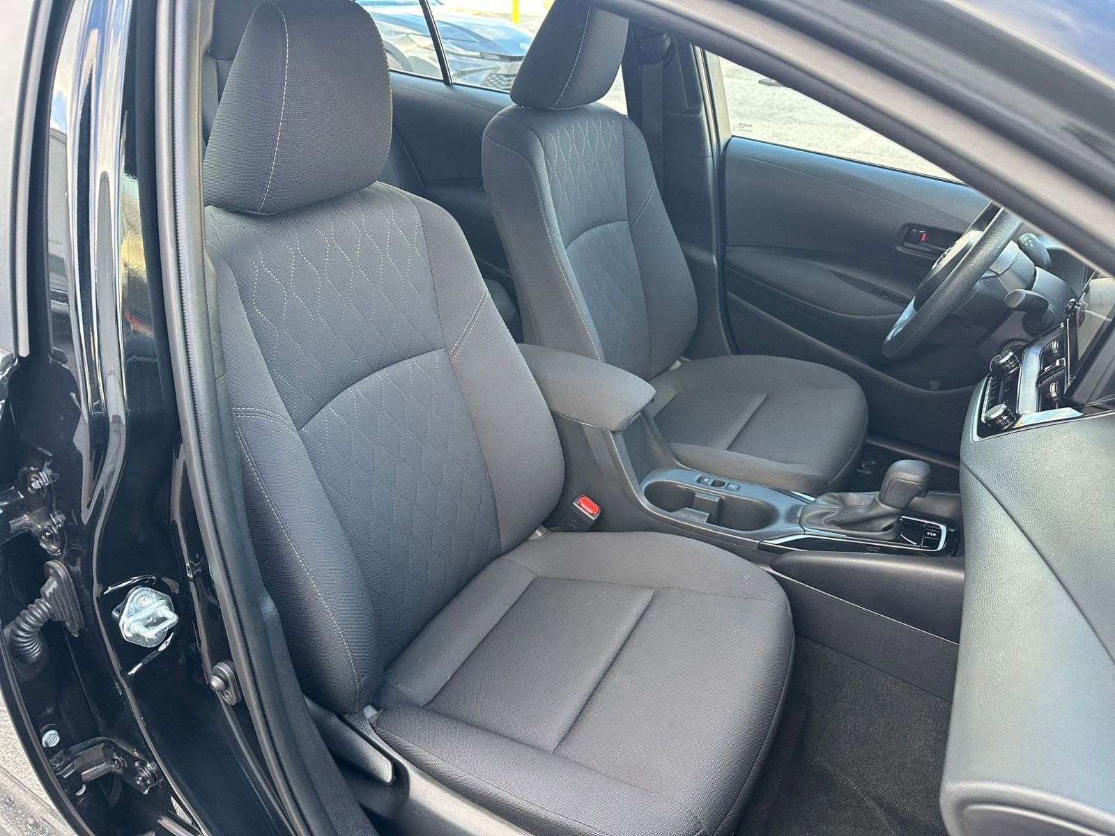 Used 2025 Toyota Corolla LE image 34