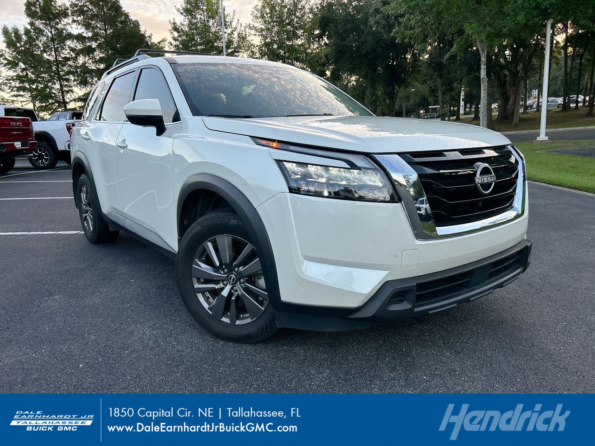Used 2024 Nissan Pathfinder SV
