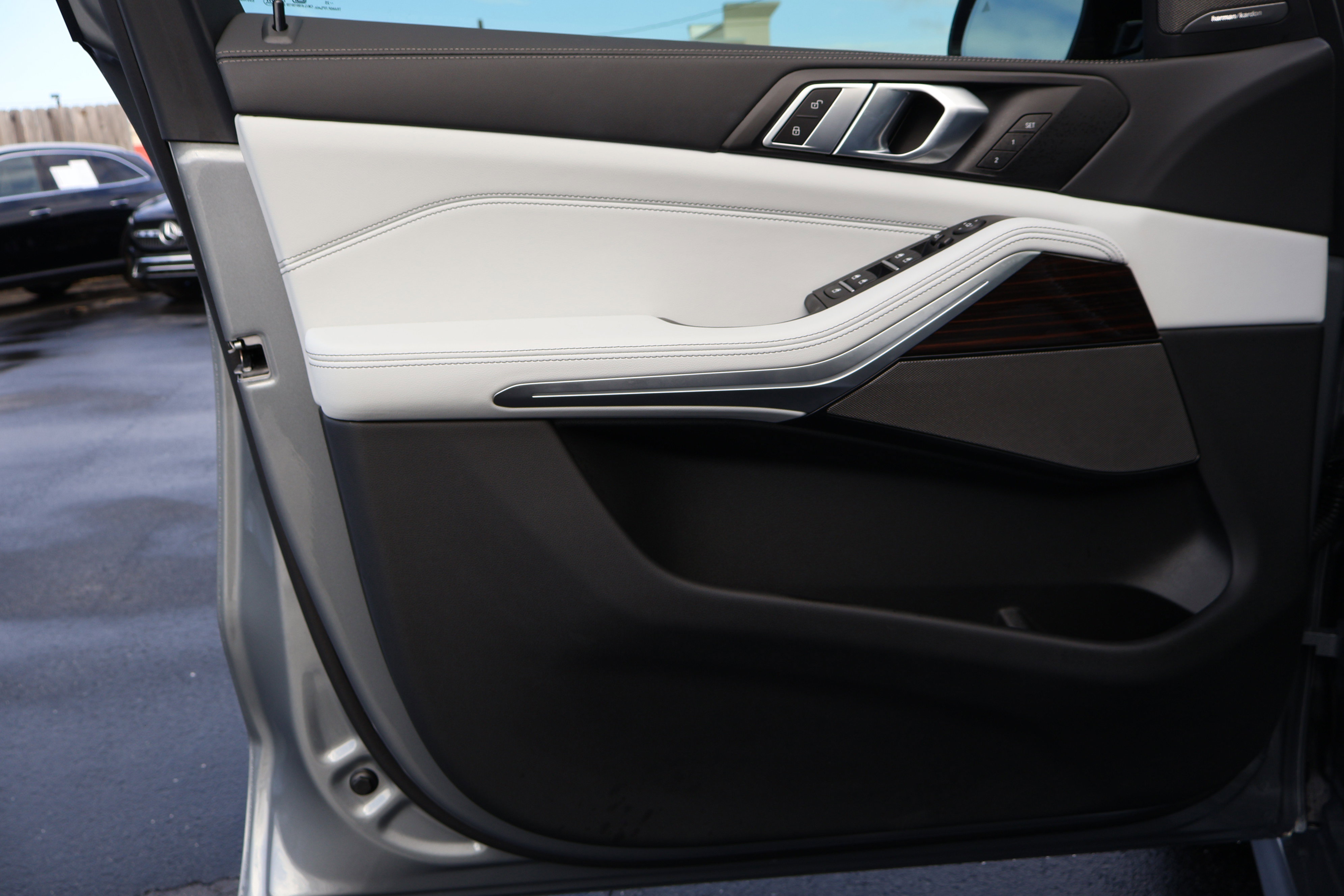 Used 2026 BMW X5 xDrive40i w/ M Sport Package image 13