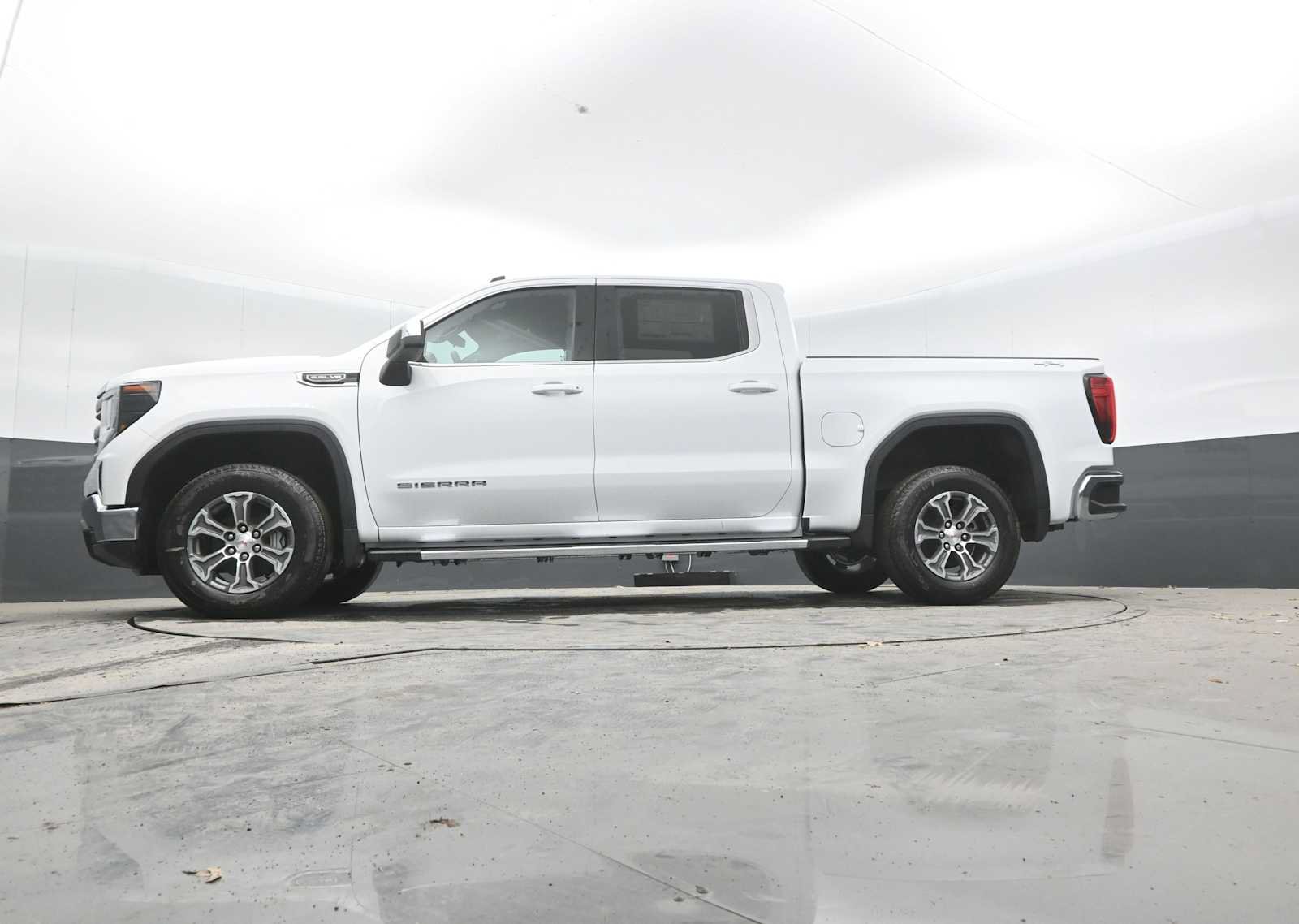 New 2026 GMC Sierra 1500 SLE w/ Preferred Package AWD/4WD image 40