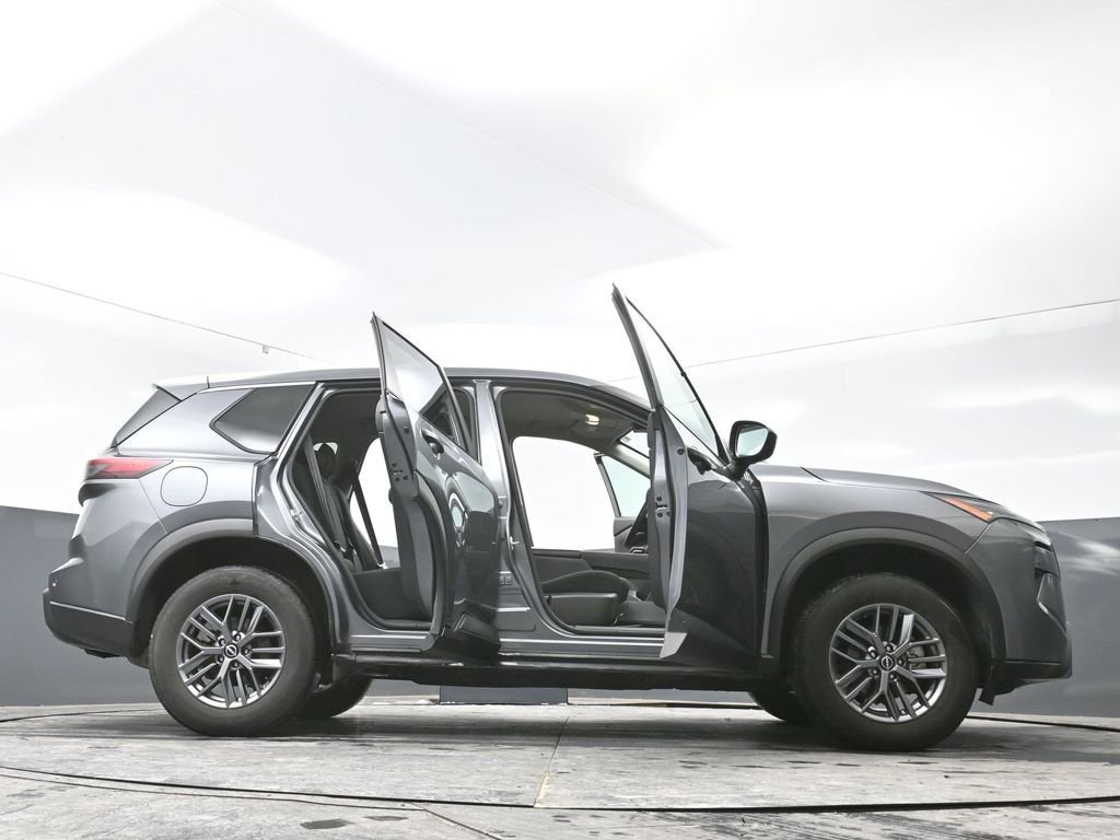 Used 2024 Nissan Rogue S image 72