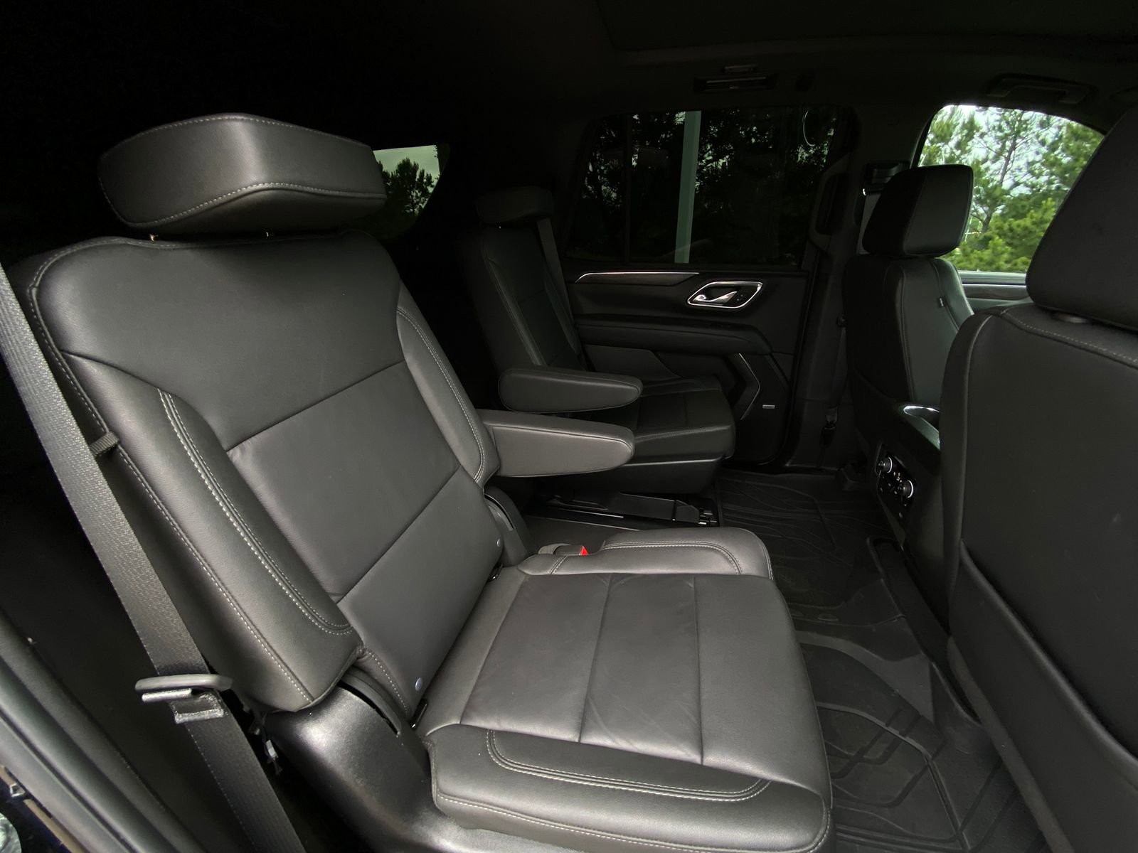Used 2024 Chevrolet Tahoe LT w/ Luxury Package RWD image 29