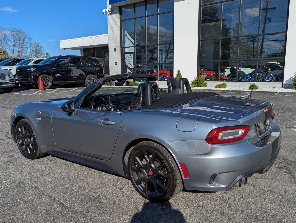 Used 2017 FIAT 124 Spider Abarth RWD image 40