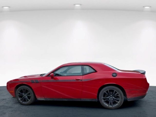 Used 2018 Dodge Challenger SXT w/ Blacktop Package RWD image 6