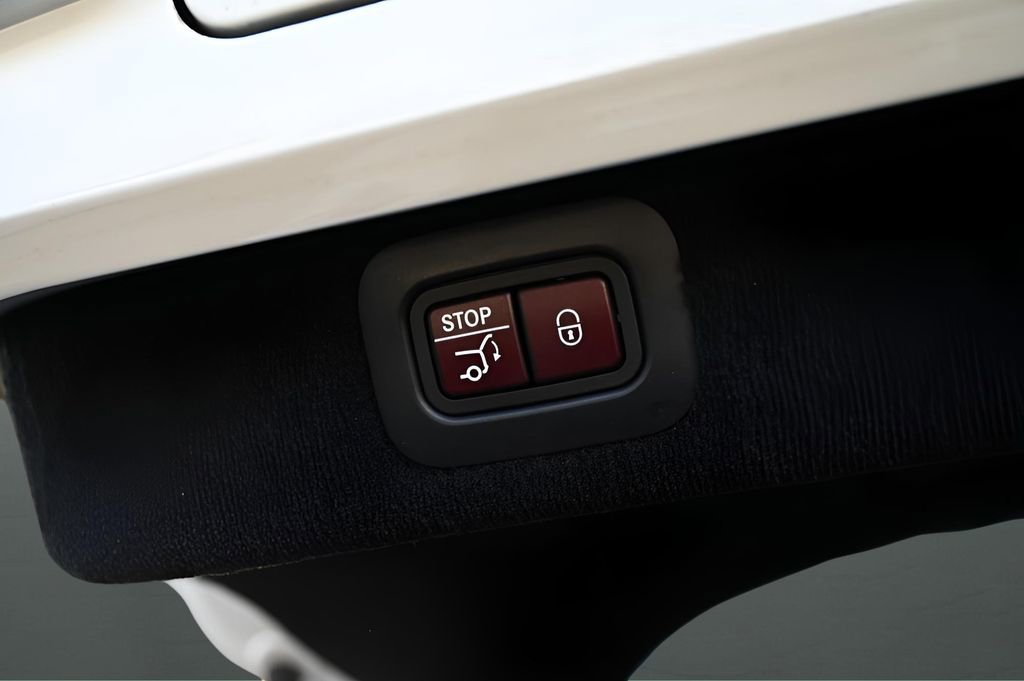 Used 2021 Aston Martin DBX image 43