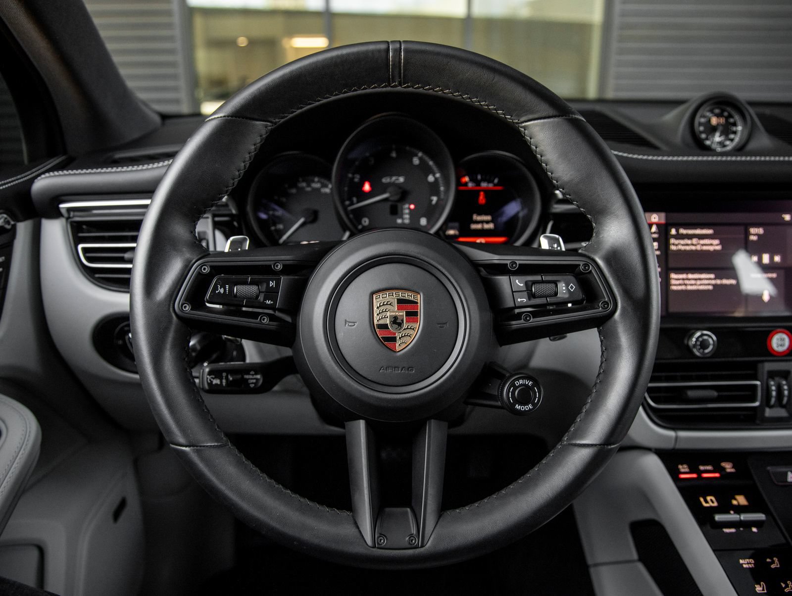 Certified 2025 Porsche Macan GTS AWD/4WD image 26