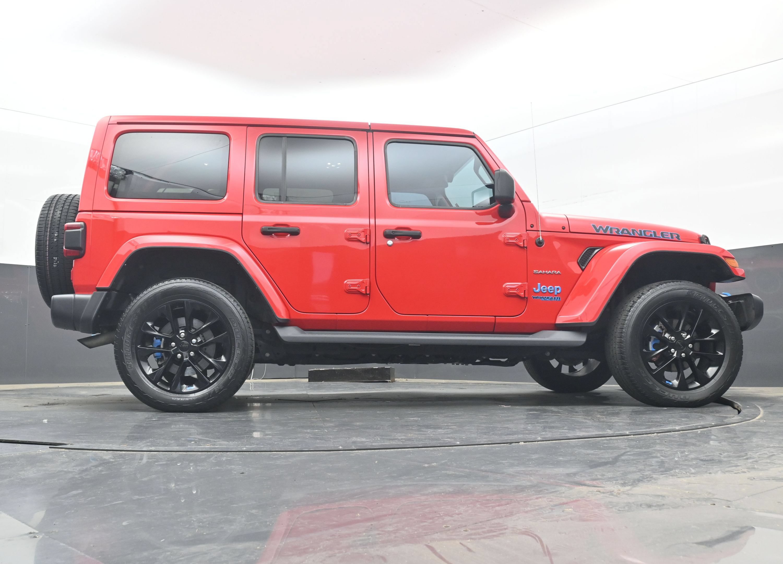Used 2022 Jeep Wrangler Unlimited Sahara w/ Cold Weather Group AWD/4WD image 31