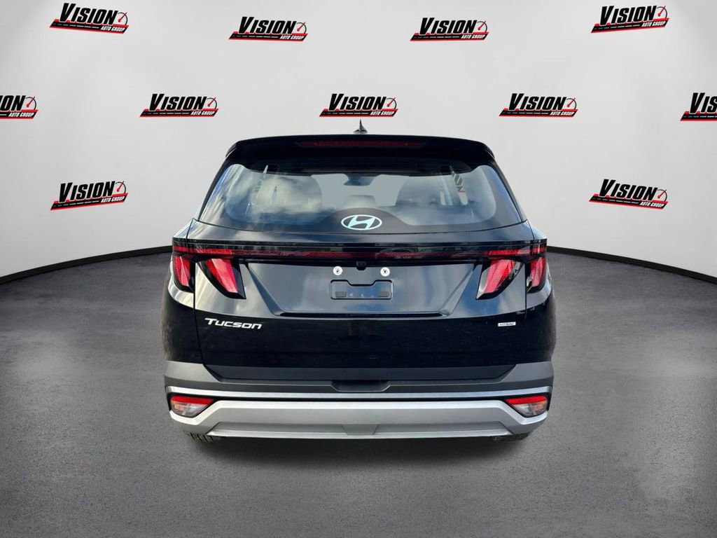 Certified 2025 Hyundai Tucson SE image 6