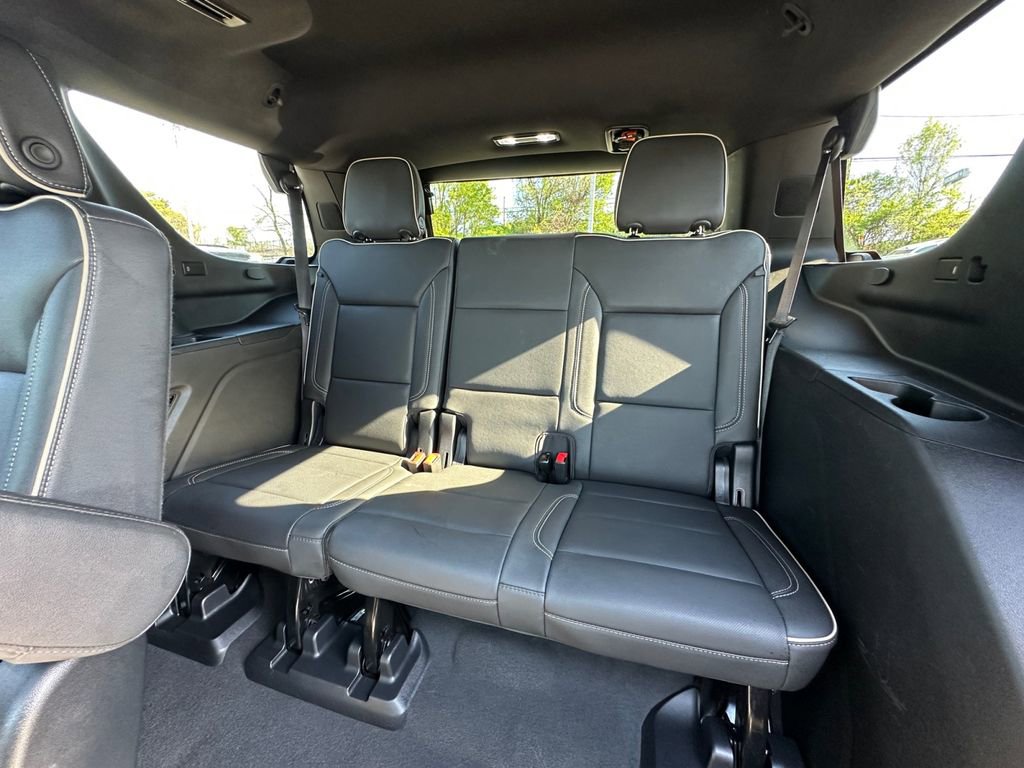 Used 2023 GMC Yukon SLT w/ SLT Luxury Package image 24