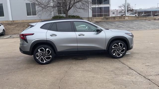 Used 2025 Chevrolet Trax RS w/ Driver Confidence Package image 9