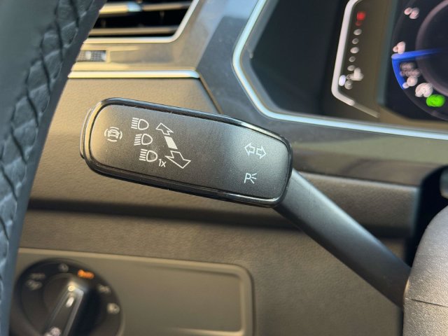 Certified 2023 Volkswagen Tiguan SEL R-Line AWD/4WD image 24