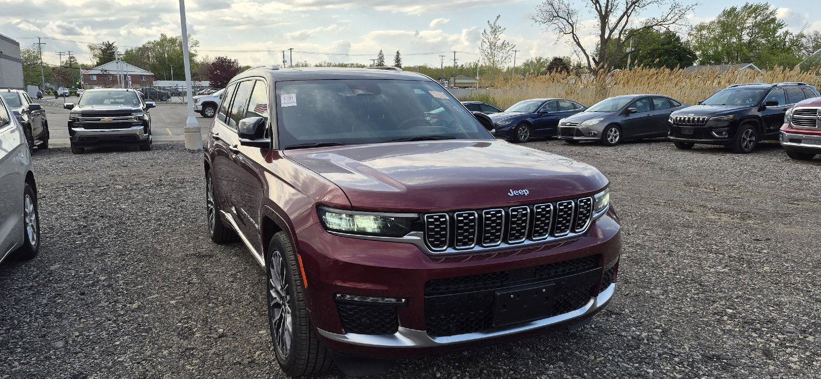Used 2023 Jeep Grand Cherokee L Summit AWD/4WD image 2
