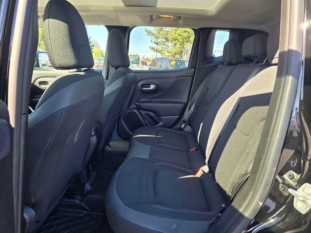 Used 2023 Jeep Renegade Latitude w/ Sun/Sound Group AWD/4WD image 14